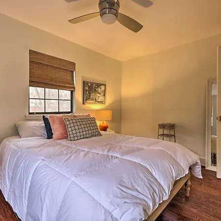 Renovated Home Private Yard, Near Austin Hotspots